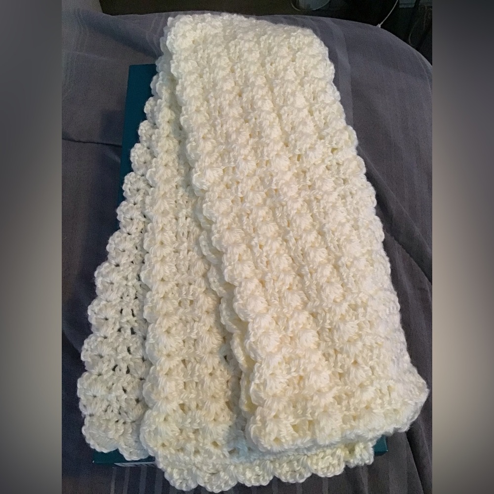 Beautiful soft handmade knitted scarf NEW....